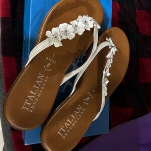 Italian Shoemaker sandals white with flowers size 9